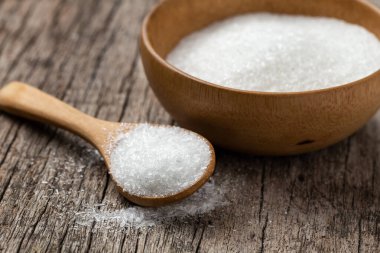 Monosodyum glutamat, tahta kaşıkta MSG.