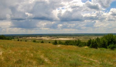 Doğu Ukrayna bozkırlarının panoramik manzarası