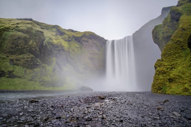 Skogafoss - güney İzlanda ünlü şelale