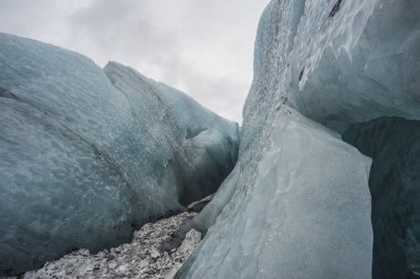 İzlanda'daki Solheimajokull buzuluna yakın