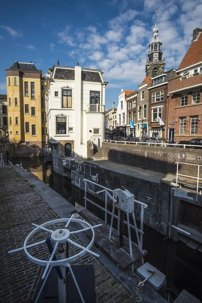 Вид на канал в Гауда, Нідерланди — стокове фото
