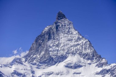 Matterhorn'un İsviçre Alpleri'ndeki güzel manzarası, İsviçre