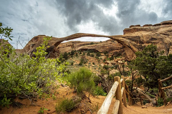 Landscape Arch in beautiful Arches National Park, Utah, USA — Stock Photo, Image