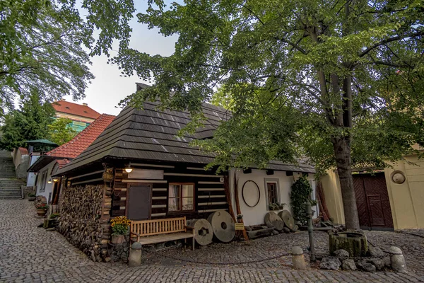 Romantiskt sago hus i vackra nya världen (Novy svet) — Stockfoto