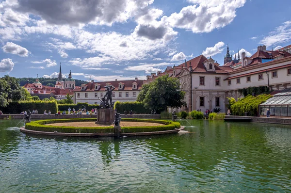 Wallenstein kertek Prágában barokk palotával Stock Fotó