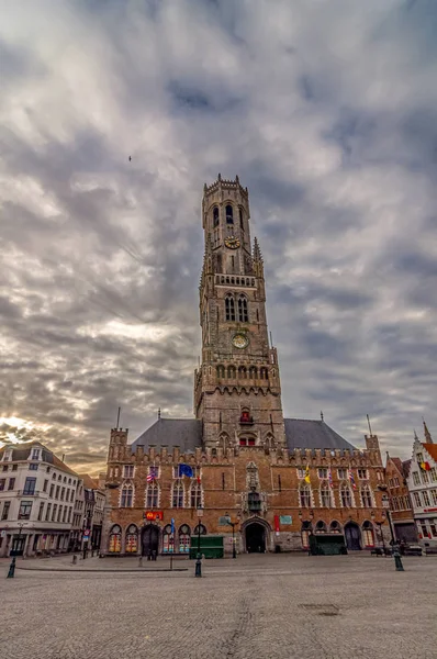 A Bruges-i harangláb (Belfort van Brugge) egy középkori harangtorony és a város egyik legjelentősebb szimbóluma Bruges, Belgium központjában. Stock Kép