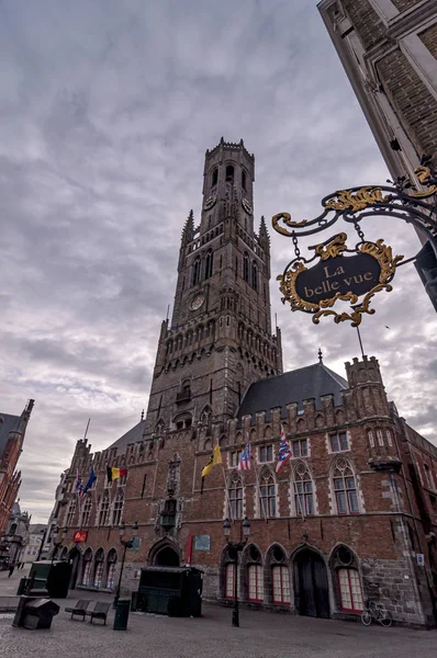 A Bruges-i harangláb (Belfort van Brugge) egy középkori harangtorony és a város egyik legjelentősebb szimbóluma Bruges, Belgium központjában. Jogdíjmentes Stock Fotók