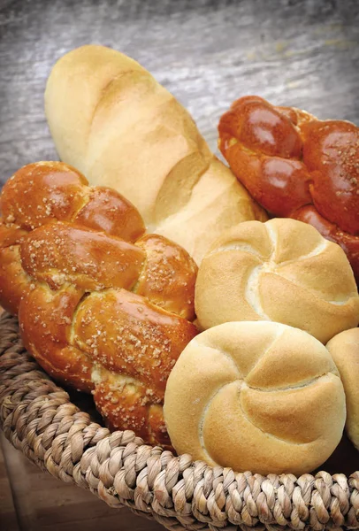 Heerlijk Vers Brood Mand — Stockfoto