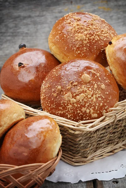 Heerlijk Vers Brood Mand — Stockfoto