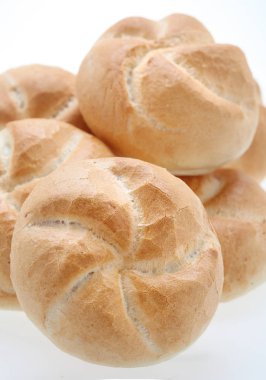 Tahta tabakta taze ekmek