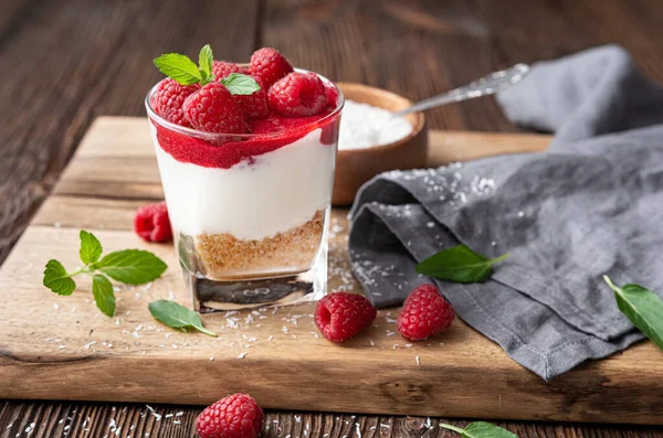 Bake Cheesecake Dessert Glass Jar Topped Raspberry Puree Fresh Berries — Stock Photo, Image