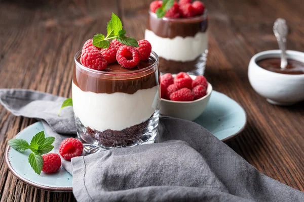 Delicious Layered Dessert Cream Cheese Crushed Chocolate Cookies Topped Ganache — Stock Photo, Image