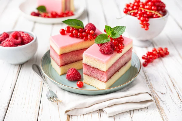 Delicious Refreshing Juicy Dessert Punch Cake Topped Sugar Icing Fresh — Stock Photo, Image