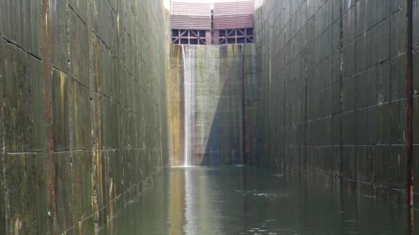 Cámara Bloqueo Envío Puertas Agua Dentro Compuerta Cerrada Río Dniéper — Vídeos de Stock