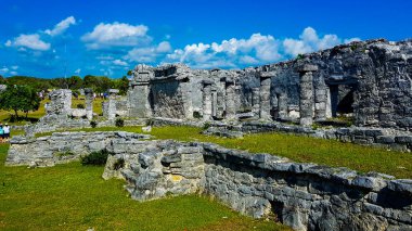 Tulum Meksika Karayip kıyılarında Maya kalıntıları