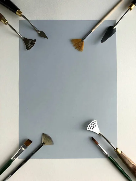 Palet bıçak çerçevesi ile fırçalar