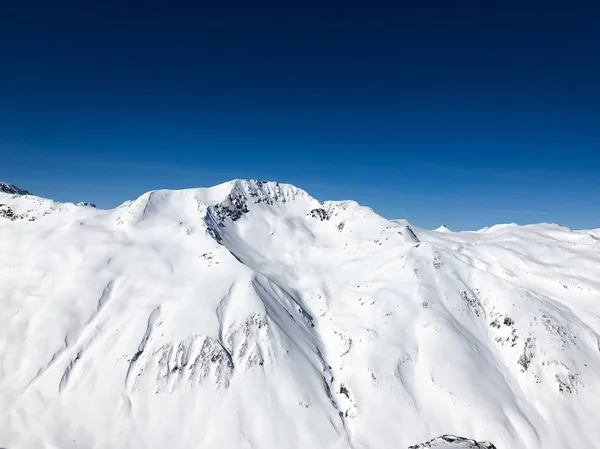 Montanhas na Itália Livigno. Estância de esqui . — Fotografia de Stock