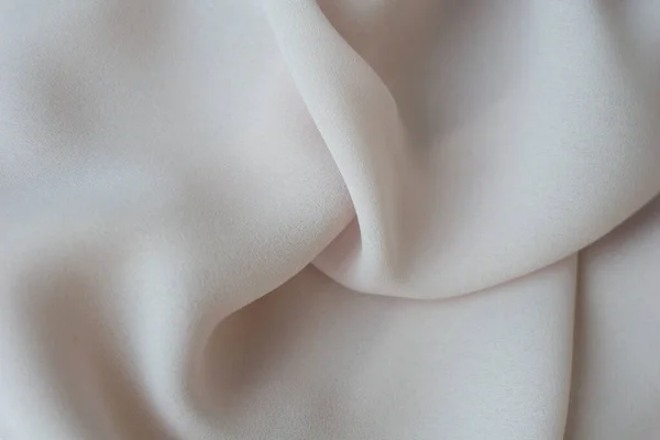 Pembe, pürüzsüz tekstil. İpek, saten.