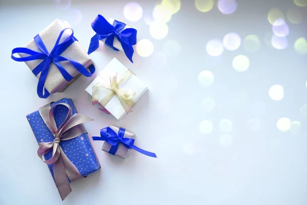 Geschenk Box Mit Schleife Auf Weißem Hintergrund Weihnachtskonzept — Stockfoto