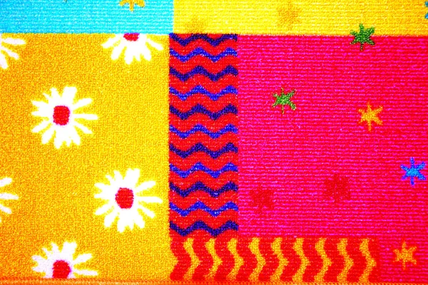 halı doku. Zeminde renkli halı