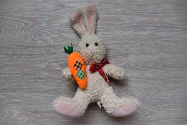 katta yumuşak oyuncak tavşan