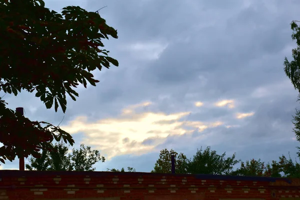 bulutlu sonbahar gökyüzü kalın bulutlar