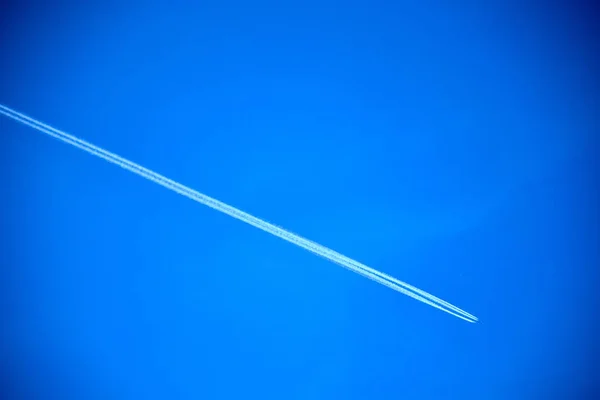 bulutlar ile sonbahar mavi gökyüzü