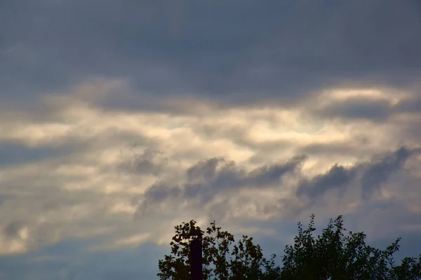 bulutlu sonbahar gökyüzü kalın bulutlar