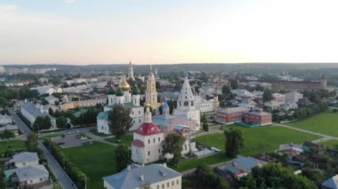 Tapınağın hava aracı görüntüsü. Kolomna, Rusya