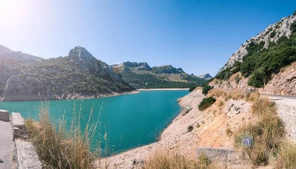 Panoramautsikt över Grought i Gorg Blau Reservoir i Majorca, Spanien 2. Stockbild