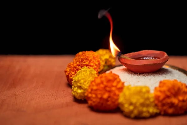 Diya veya Terracotta Lamba Geleneksel Diwali dekore — Stok fotoğraf