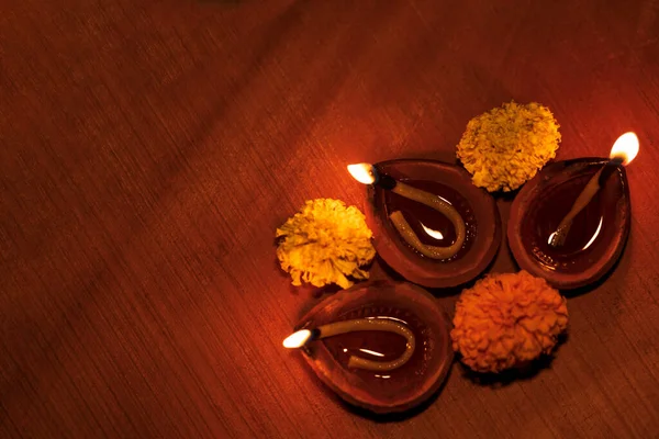 カラフルな伝統的な装飾Diwali Diya — ストック写真