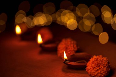 Dini Geleneksel Diwali Diya