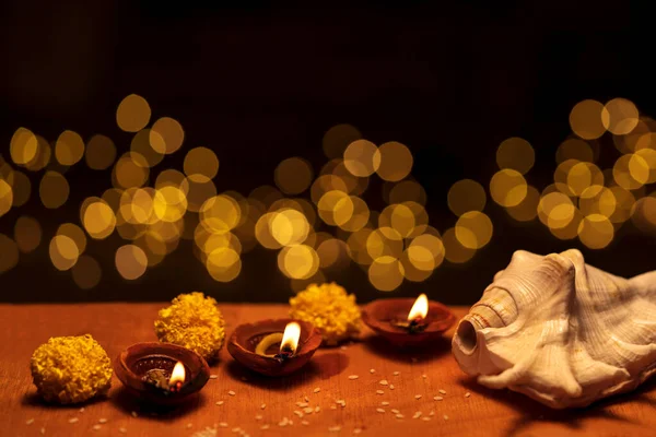 Diwaliでボケと行で粘土Diyaを点灯 — ストック写真