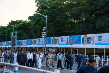 Mamata Banerjee Kırmızı Yol Puja Karnavalı