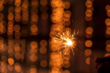 Bokeh ışık arkaplan ile maytap