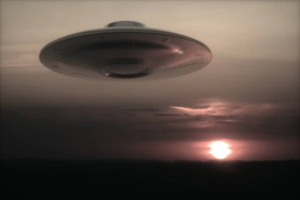 Främmande Fartyget Ufo Anländer Jorden Med Solnedgången Bakgrunden — Stockfoto