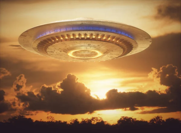 Nicht Identifiziertes Flugobjekt Ufo Mit Dem Sonnenuntergang Hintergrund Schneidpfad Inklusive — Stockfoto