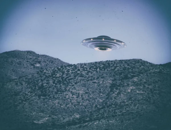 Tanımlanamayan Uçan Nesne Ufo Yüksek Iso Sesiyle Eski Tarz Fotoğraf — Stok fotoğraf