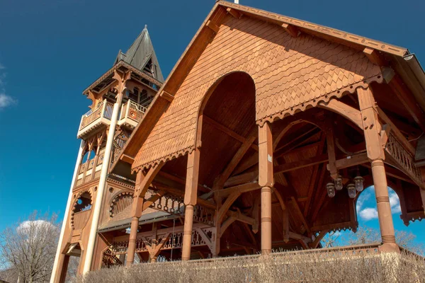 Edificio de madera con torre San Carlos Illinois — Foto de Stock