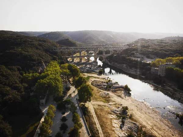 Historisches Aquädukt Pont du Gard in Südfrankreich — Stockfoto