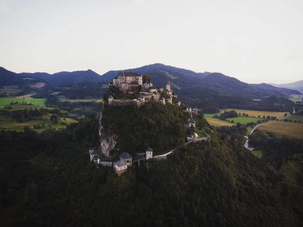 Vista aérea do castelo medieval Burg Hochosterwitz na Caríntia Áustria — Fotografia de Stock