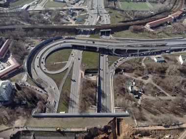 Yükseklikten Moskova'da Liberty Street ve Volokolamsky Karayolu Kesişme