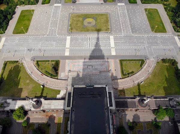 Att Återspegla Höghus Ett Centralt Torg — Stockfoto