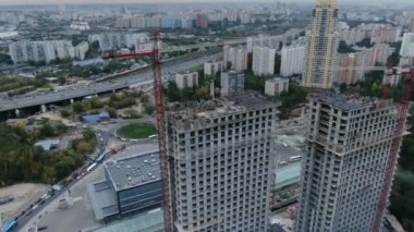 Yüksek katlı binaların yüksekliğinden dairesel panorama