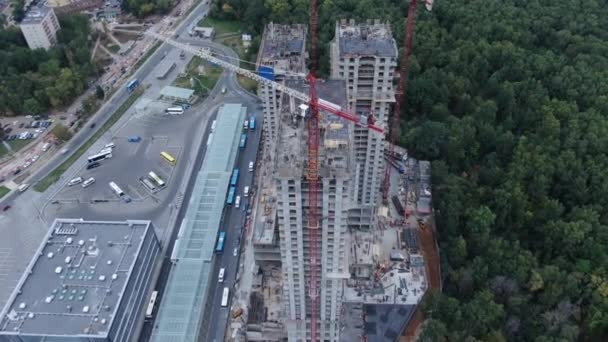 高さから高層ビルの建設のパノラマ — ストック動画