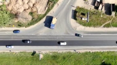 Yüksek hızlı karayolu boyunca trafik hyperlapse irtifadan