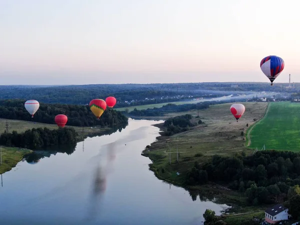 Ballonfahrt Bei Klarem Wetter Bei Sonnenuntergang Aus Einer Höhe Über — Stockfoto