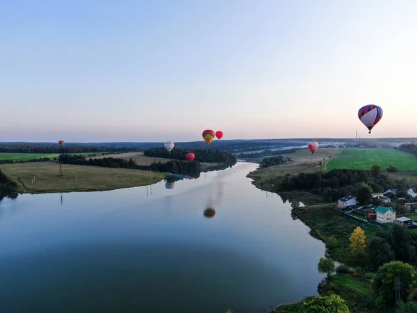 Ballonfahrt Bei Klarem Wetter Bei Sonnenuntergang Aus Einer Höhe Über — Stockfoto