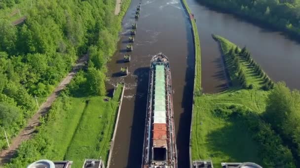 Doorvaart Van Hydraulische Sloten Het Kanaal Door Commercieel Vrachtschip Prachtig — Stockvideo